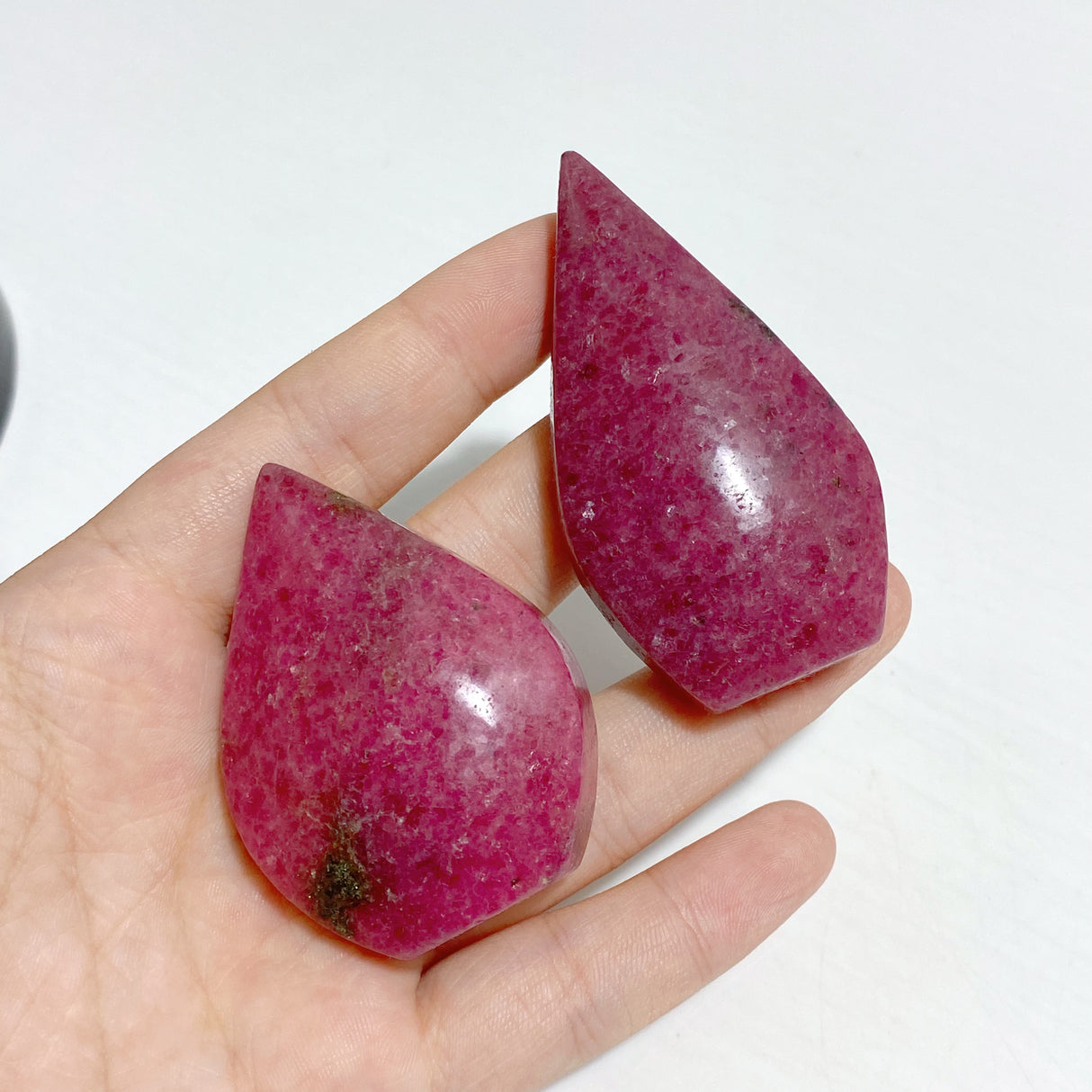 42 Pieces High Quality Rhodonite Arrow Head Shape