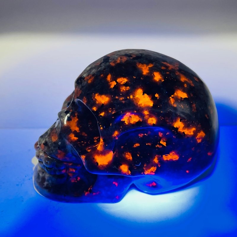 Yooperlite Skull Carving Wholesale (UV Reactive) -Wholesale Crystals